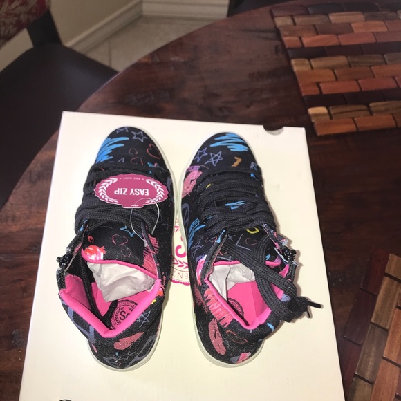 SO black high tops sneakers with a easy zip - Picture 5 of 5